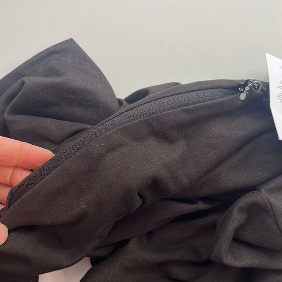 Beyond Yoga Pocket Infinity Scarf Black One Size - Picture 6 of 7